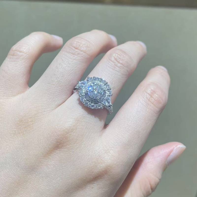 Affordable Luxury满钻Women's RingS925银镀白金定制选款主石Moissanite1.0ct/副石高碳钻